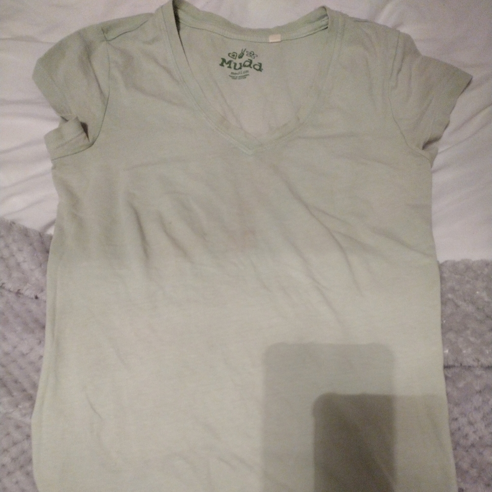 Color changing V-NECK mudd Tee !new worn 1 x